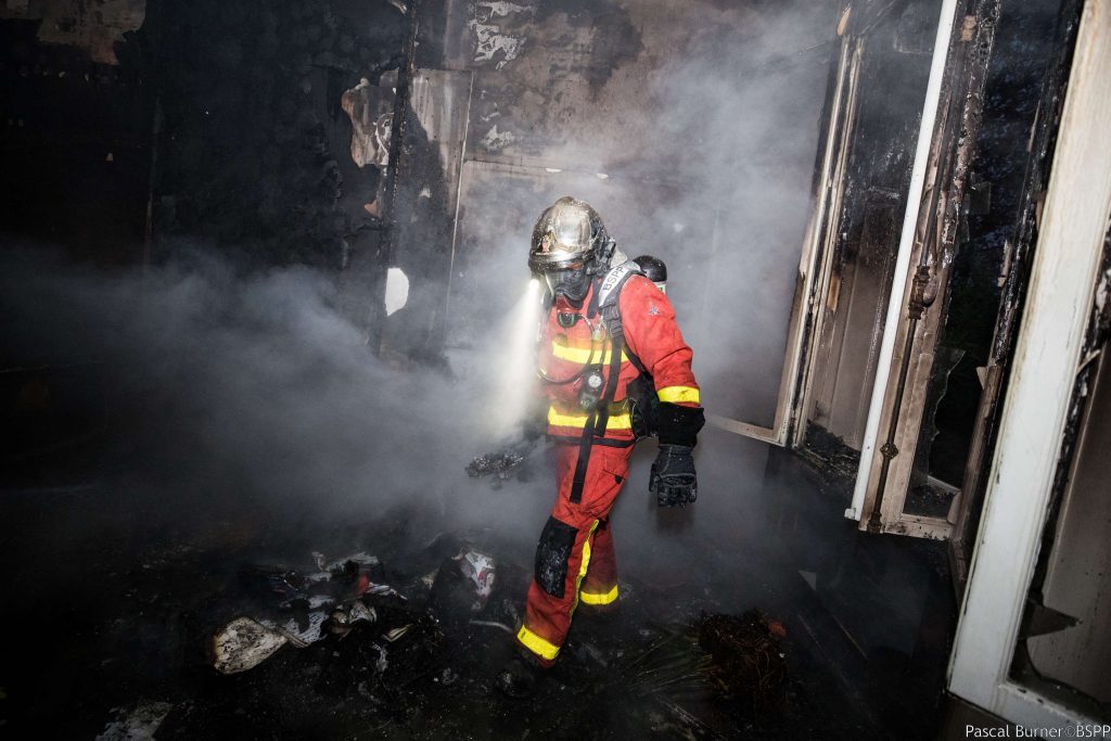 Tenue de feu de feu des sapeurs-pompiers de Paris